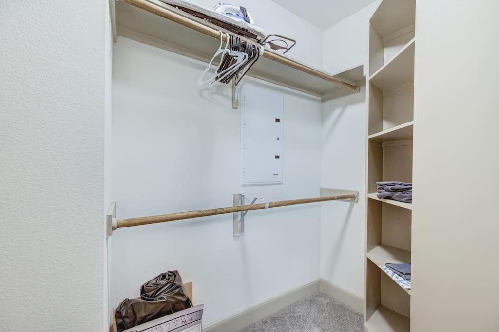 Chic 1Br Near Nrg With Pool Wifi Freeparking Lejlighed Houston Eksteriør billede