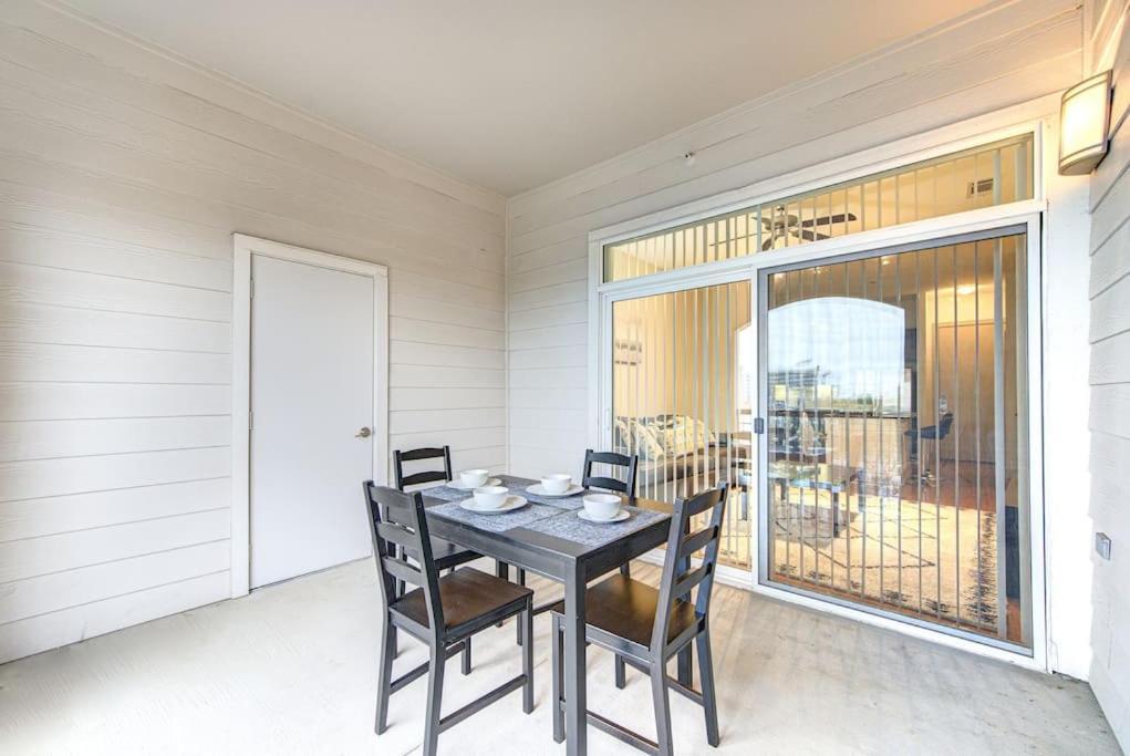 Chic 1Br Near Nrg With Pool Wifi Freeparking Lejlighed Houston Eksteriør billede