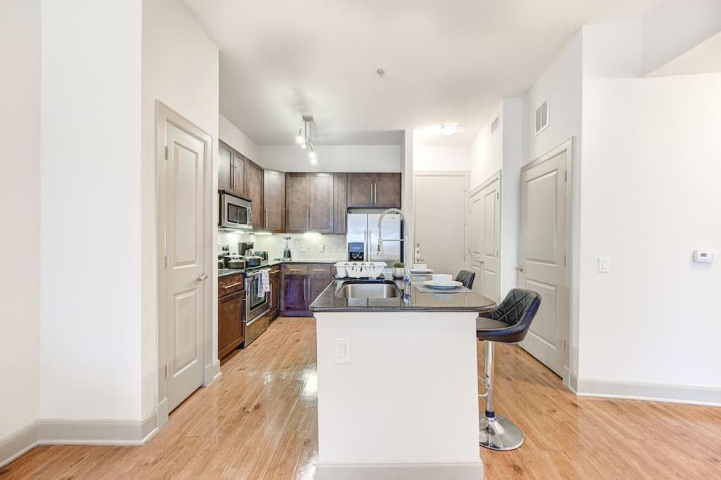 Chic 1Br Near Nrg With Pool Wifi Freeparking Lejlighed Houston Eksteriør billede