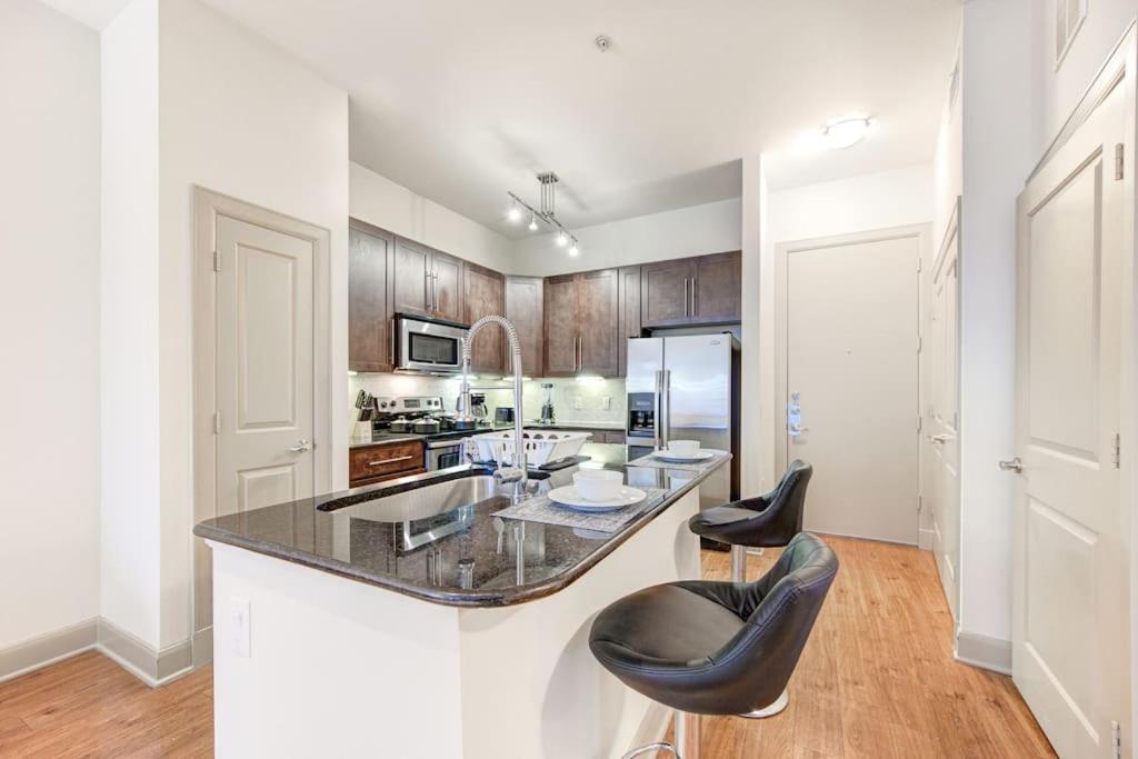 Chic 1Br Near Nrg With Pool Wifi Freeparking Lejlighed Houston Eksteriør billede