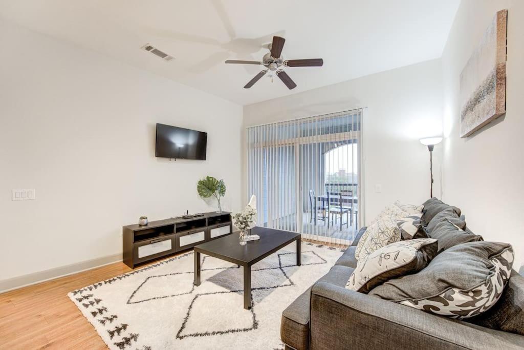 Chic 1Br Near Nrg With Pool Wifi Freeparking Lejlighed Houston Eksteriør billede