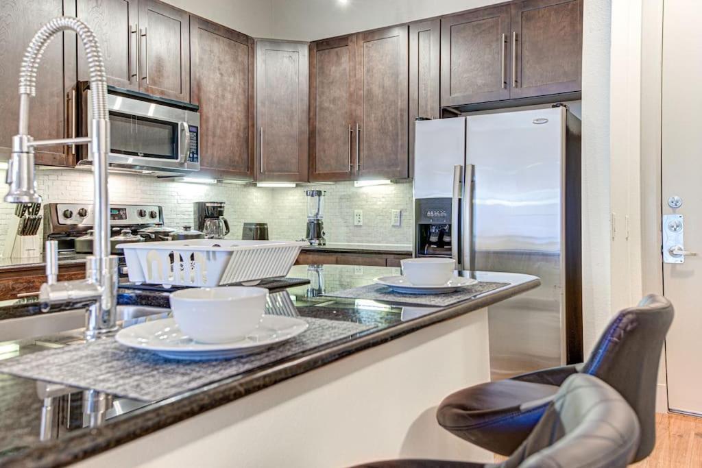 Chic 1Br Near Nrg With Pool Wifi Freeparking Lejlighed Houston Eksteriør billede
