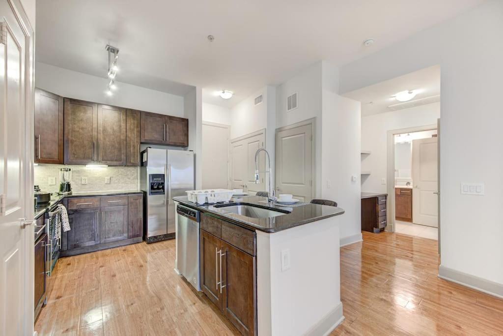 Chic 1Br Near Nrg With Pool Wifi Freeparking Lejlighed Houston Eksteriør billede
