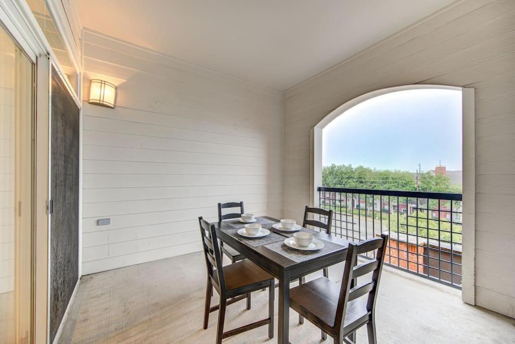 Chic 1Br Near Nrg With Pool Wifi Freeparking Lejlighed Houston Eksteriør billede