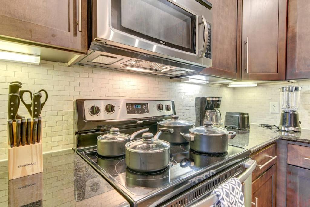 Chic 1Br Near Nrg With Pool Wifi Freeparking Lejlighed Houston Eksteriør billede