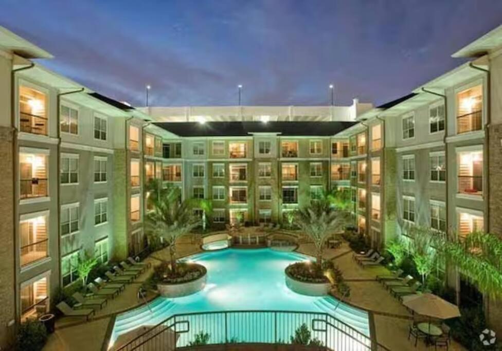 Chic 1Br Near Nrg With Pool Wifi Freeparking Lejlighed Houston Eksteriør billede
