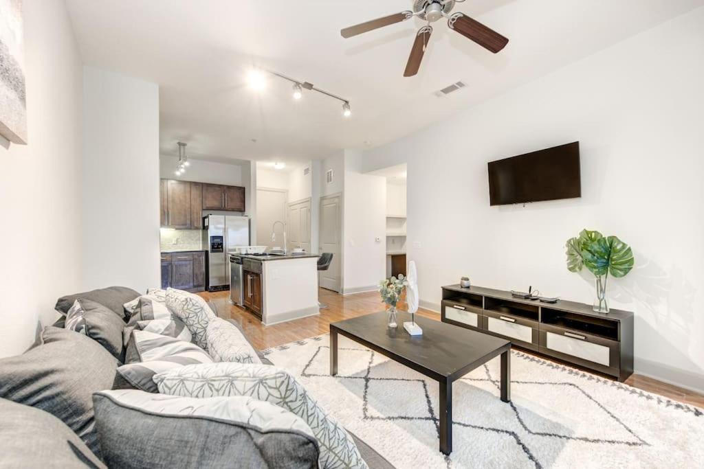 Chic 1Br Near Nrg With Pool Wifi Freeparking Lejlighed Houston Eksteriør billede